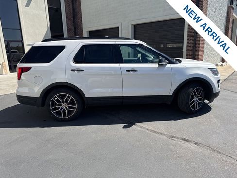 Used 2018 Ford Explorer Sport w/ Equipment Group 401A AWD/4WD image 9
