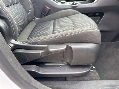 Used 2023 GMC Terrain SLE image 29