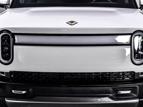 Used 2024 Rivian R1S Adventure AWD/4WD image 9