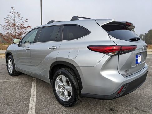 Used 2023 Toyota Highlander L image 16