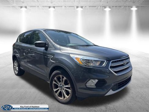 Used 2019 Ford Escape SE FWD image 1