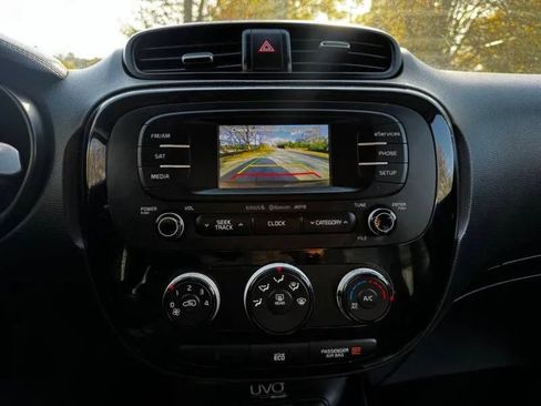 Used 2016 Kia Soul ! FWD image 16