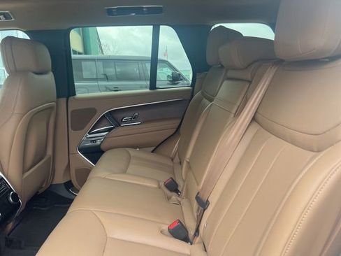 Used 2025 Land Rover Range Rover SE image 11