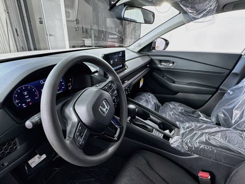 Used 2025 Honda Accord SE image 6