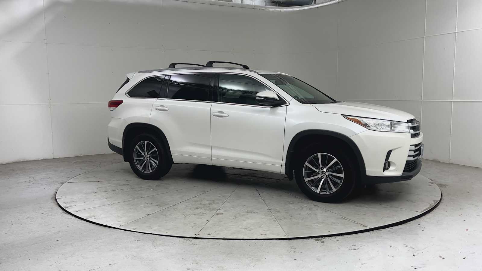 Used 2017 Toyota Highlander XLE AWD/4WD image 8