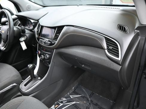 Used 2022 Chevrolet Trax LS w/ Tint and Cruise Package AWD/4WD image 38