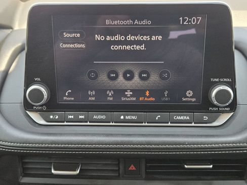 Used 2025 Nissan Rogue SV FWD image 8
