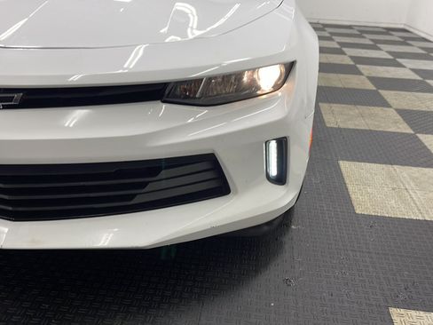Used 2018 Chevrolet Camaro LT RWD image 23