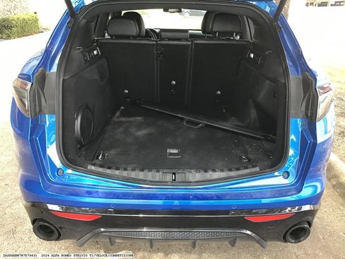 Used 2024 Alfa Romeo Stelvio Veloce AWD/4WD image 9