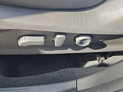 Used 2022 Subaru Forester Premium image 15