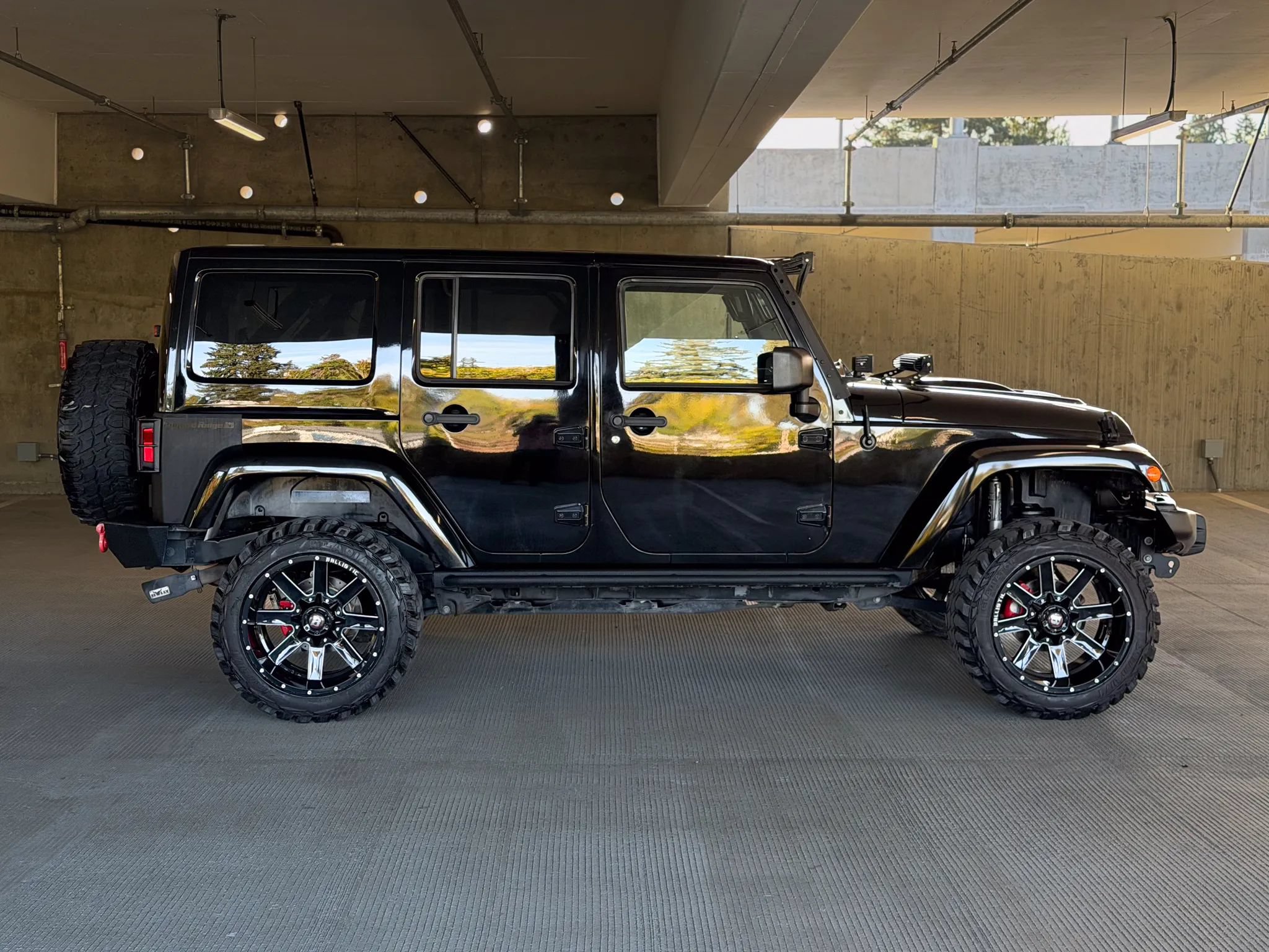 Used 2012 Jeep Wrangler Unlimited Rubicon AWD/4WD image 4
