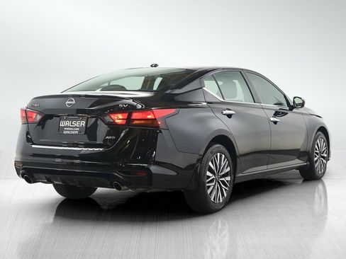 Used 2023 Nissan Altima 2.5 SV w/ SV Premium Package AWD/4WD image 5