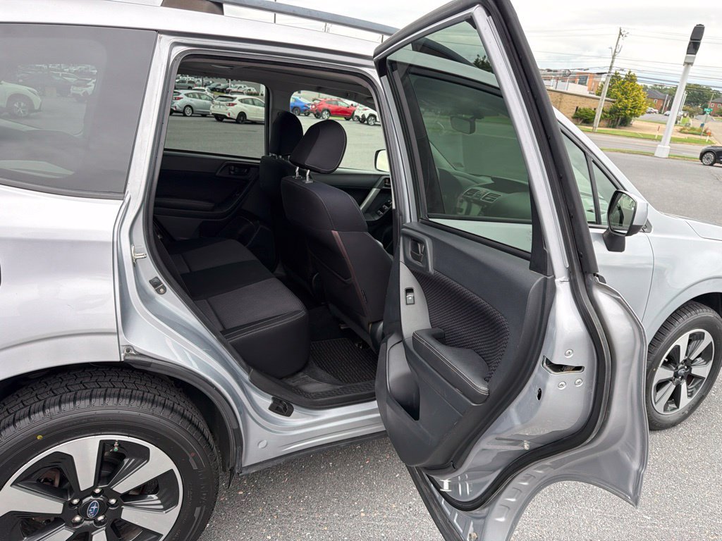 Used 2017 Subaru Forester 2.5i Premium w/ Popular Package #2A AWD/4WD image 18