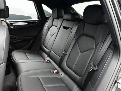 Certified 2025 Porsche Macan AWD/4WD image 14