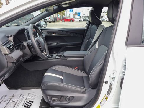 Used 2025 Toyota Camry SE FWD image 8