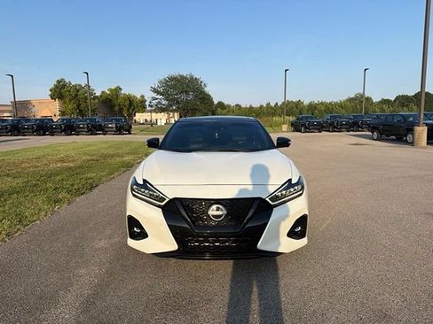 Used 2023 Nissan Maxima SR w/ Sport Mat Group FWD image 11