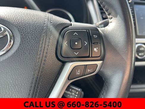 Used 2018 Toyota Highlander SE image 20