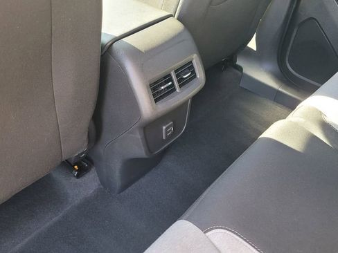 Used 2023 Chevrolet Equinox LT w/ Driver Convenience Package image 26