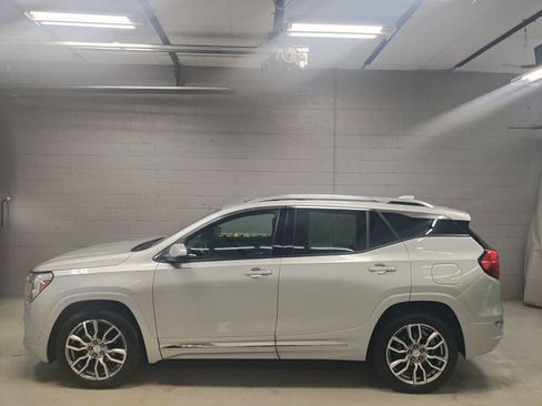 Used 2022 GMC Terrain Denali w/ Denali Premium Package AWD/4WD image 16