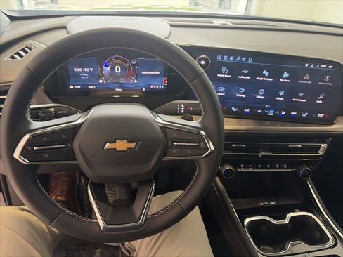 New 2026 Chevrolet Traverse LT w/ Driver Confidence Package AWD/4WD image 16