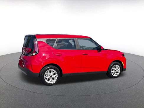 Used 2025 Kia Soul LX w/ LX Technology Package FWD image 11