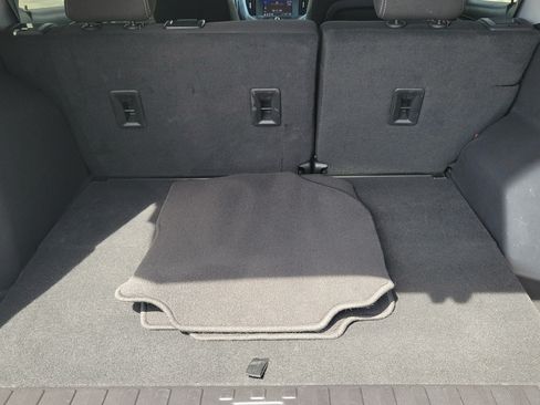 Used 2024 GMC Terrain SLE FWD image 17