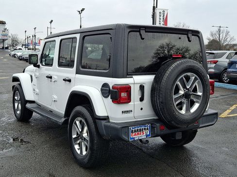Used 2018 Jeep Wrangler Unlimited Sahara w/ Safety Group image 4