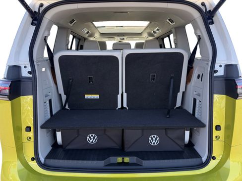 Certified 2025 Volkswagen ID. Buzz 1st Edition RWD image 17