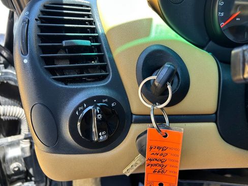 Used 1999 Porsche Boxster RWD image 27