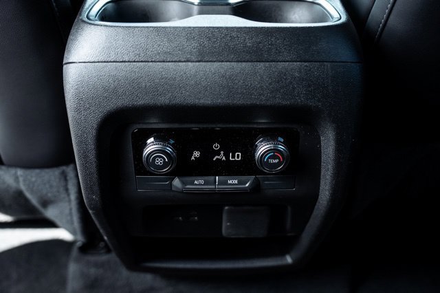 Used 2025 GMC Acadia AT4 AWD/4WD image 33