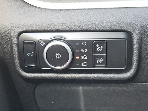 Used 2024 Ford Explorer XLT w/ Equipment Group 202A image 18