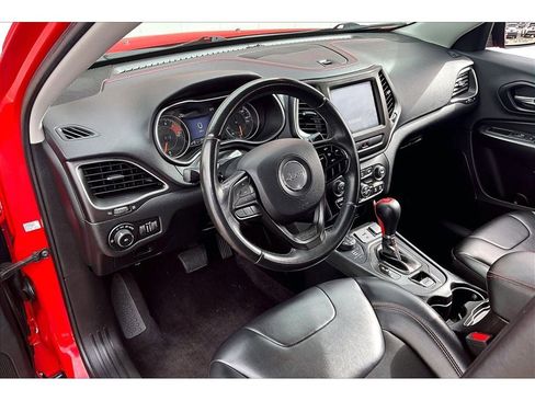 Used 2019 Jeep Cherokee Trailhawk image 14