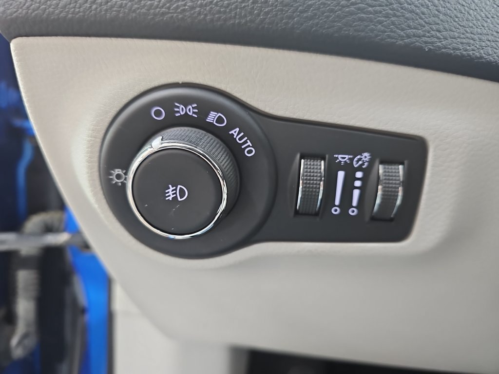 Used 2018 Jeep Compass Limited w/ Navigation Group AWD/4WD image 30
