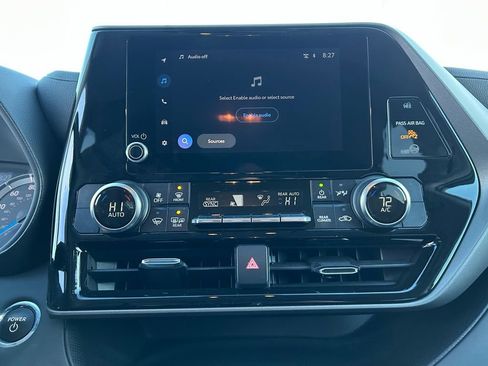 Used 2023 Toyota Highlander LE image 17