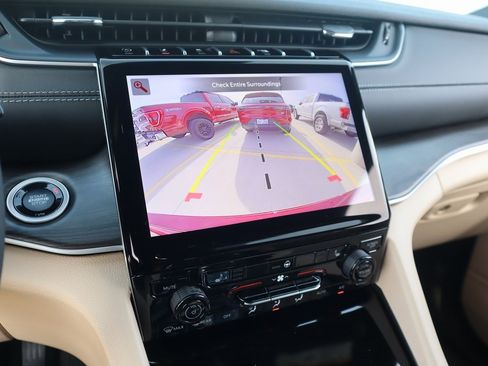 New 2025 Jeep Grand Cherokee Limited image 6