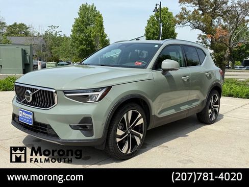 Used 2023 Volvo XC40 B5 Plus w/ Driver Assist Package AWD/4WD image 2