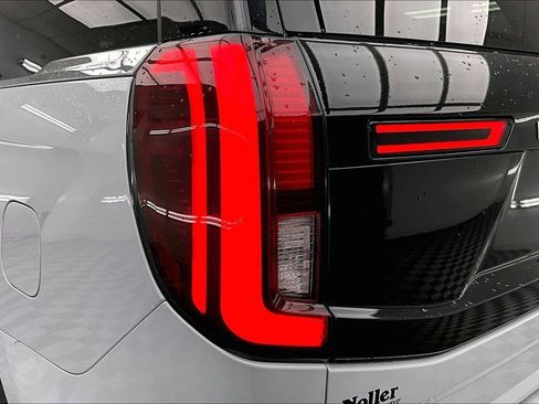 Certified 2025 Ford Expedition Max Platinum w/ Driver's Package AWD/4WD image 31