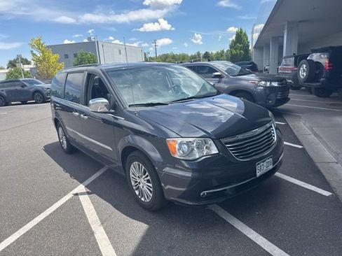 Used 2014 Chrysler Town & Country Touring-L w/ Driver Convenience Group FWD image 1
