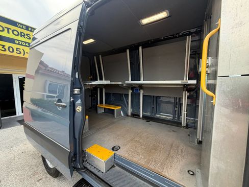 Used 2018 Mercedes-Benz Sprinter 2500 image 9
