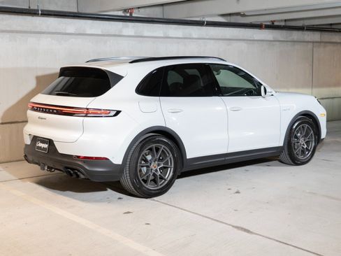 Used 2026 Porsche Cayenne E-Hybrid AWD/4WD image 9
