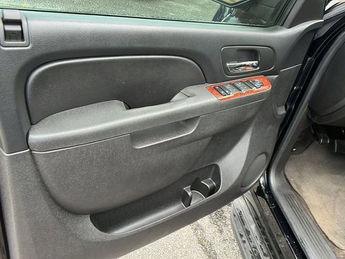 Used 2014 Chevrolet Suburban LS image 11