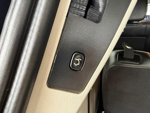 Used 2019 Dodge Grand Caravan SXT image 16