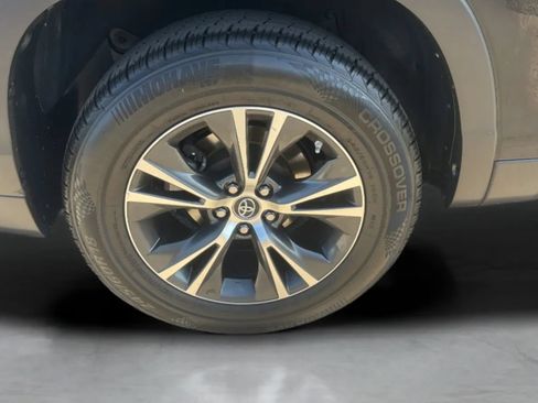 Used 2019 Toyota Highlander LE FWD image 35