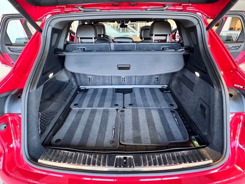 Used 2023 Porsche Cayenne Platinum Edition image 11