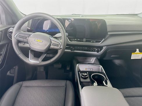 New 2026 Chevrolet Equinox LT w/ Convenience Package II AWD/4WD image 2