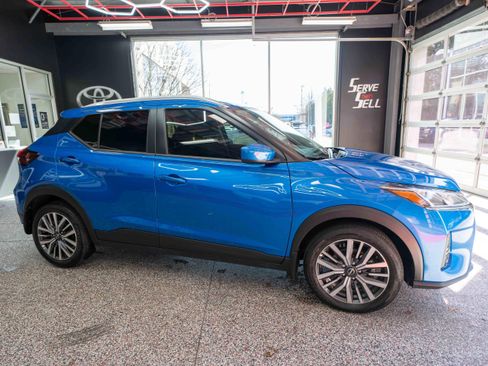 Used 2024 Nissan Kicks SV image 5