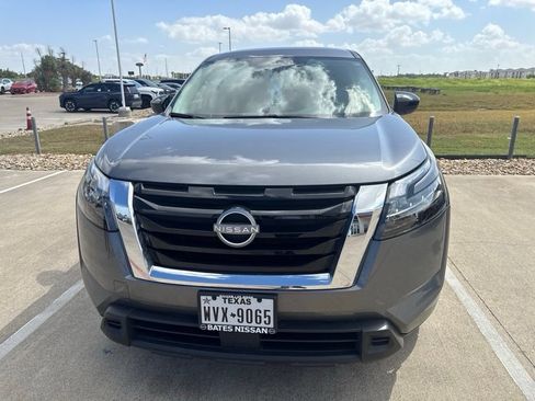 Used 2025 Nissan Pathfinder S FWD image 19