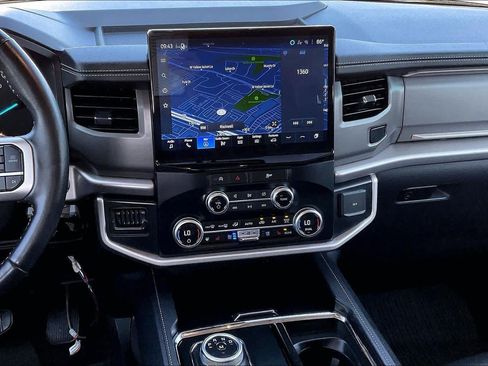 Used 2024 Ford Expedition XLT RWD image 7