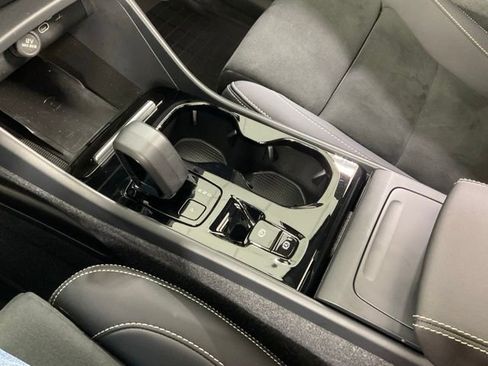 Certified 2023 Volvo XC40 B5 Ultimate w/ Protection Package Premier image 21