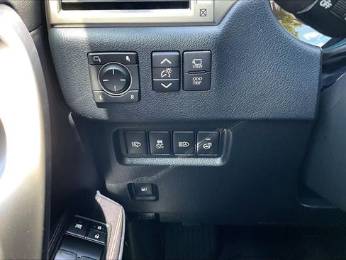 Used 2020 Lexus GX 460 Luxury w/ Accessory Package AWD/4WD image 34